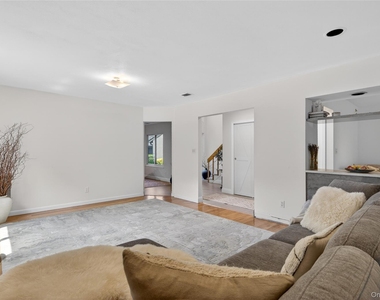 60 Wimbledon Drive - Photo Thumbnail 12