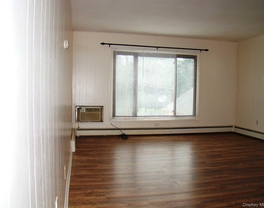 349 Hooker Avenue - Photo Thumbnail 1