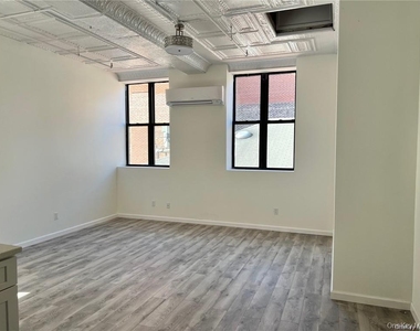 102 North Street - Photo Thumbnail 2