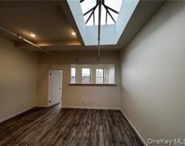 102 North Street - Photo Thumbnail 1
