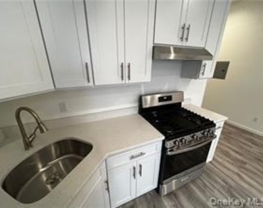 102 North Street - Photo Thumbnail 3