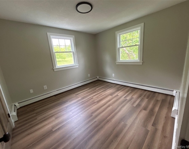173 Amenia Road S - Photo Thumbnail 10