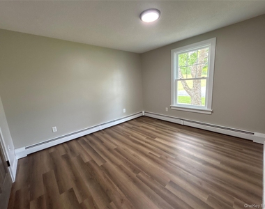 173 Amenia Road S - Photo Thumbnail 3