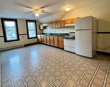 32 Parkway - Photo Thumbnail 5
