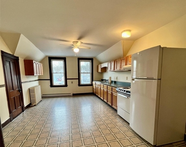 32 Parkway - Photo Thumbnail 4