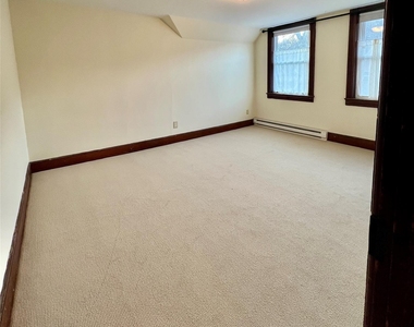 32 Parkway - Photo Thumbnail 10