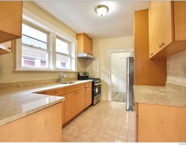 96 Grandview Avenue - Photo Thumbnail 4
