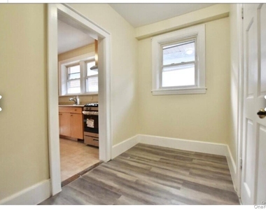 96 Grandview Avenue - Photo Thumbnail 9