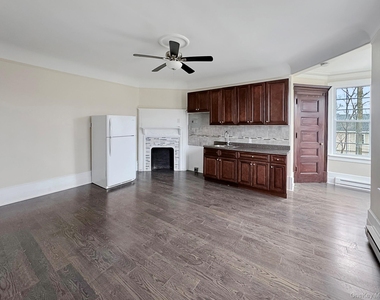 3604 Lexington Avenue - Photo Thumbnail 2