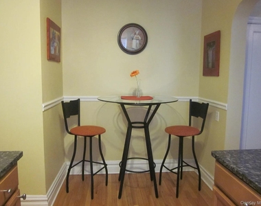 1 Franklin Avenue - Photo Thumbnail 2