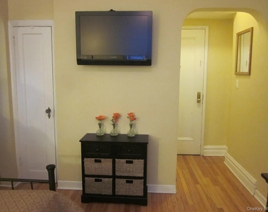 1 Franklin Avenue - Photo Thumbnail 3