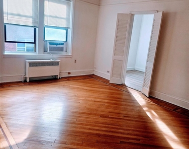 1 Broad Parkway - Photo Thumbnail 4