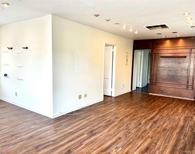 105 Ohio Avenue - Photo Thumbnail 4
