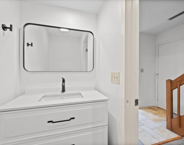 605 Heritage Hills - Photo Thumbnail 12