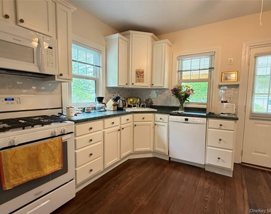 38 Sammis Street - Photo Thumbnail 5