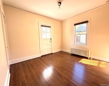 38 Sammis Street - Photo Thumbnail 8