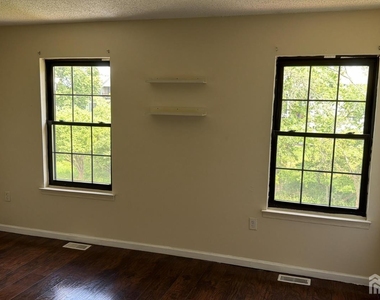 246 Hampshire Court - Photo Thumbnail 4