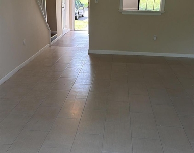 246 Hampshire Court - Photo Thumbnail 2