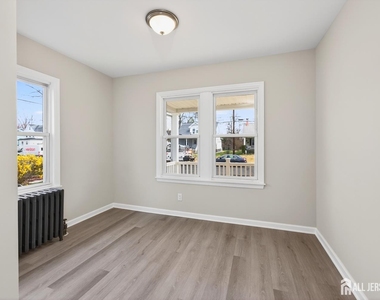 119 Vogel Place - Photo Thumbnail 16