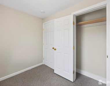 119 Vogel Place - Photo Thumbnail 6