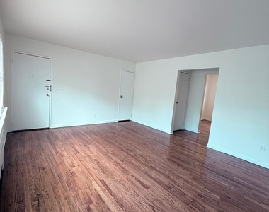 260 Loring Avenue - Photo Thumbnail 5