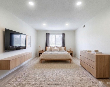 1807 Muriel Court - Photo Thumbnail 4