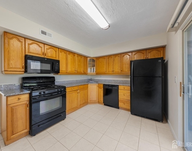 1807 Muriel Court - Photo Thumbnail 2