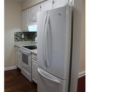 1201 Aspen Drive - Photo Thumbnail 4