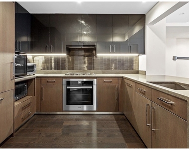 50 Riverside Boulevard - Photo Thumbnail 3