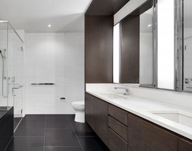 50 Riverside Boulevard - Photo Thumbnail 4