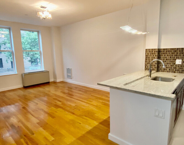 367 Waverly Avenue - Photo Thumbnail 18