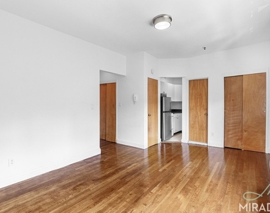 1435 York Avenue - Photo Thumbnail 2