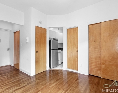 1435 York Avenue - Photo Thumbnail 3