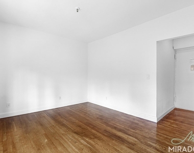 1435 York Avenue - Photo Thumbnail 1