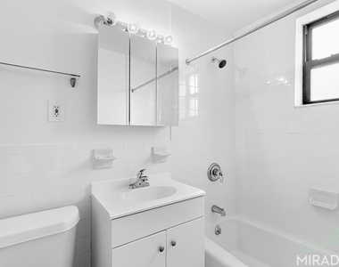 1435 York Avenue - Photo Thumbnail 5