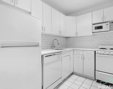 132 E 45th Street - Photo Thumbnail 3