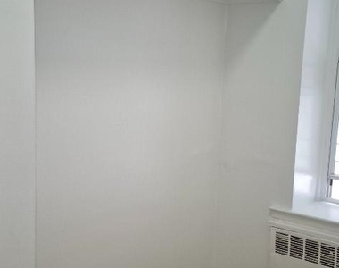 229 E 29th Street - Photo Thumbnail 1