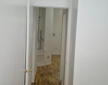 229 E 29th Street - Photo Thumbnail 3