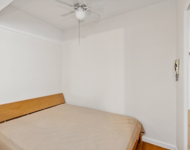 333 W 57th Street - Photo Thumbnail 3