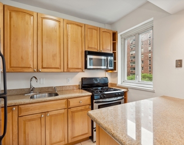 333 W 57th Street - Photo Thumbnail 2