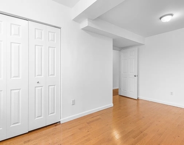 315 22nd Street - Photo Thumbnail 3