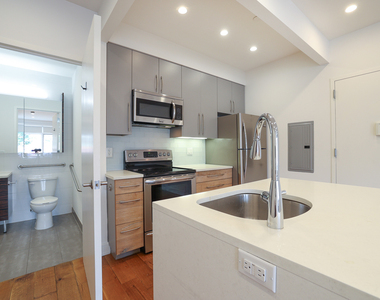 93 Kingsland Avenue - Photo Thumbnail 2
