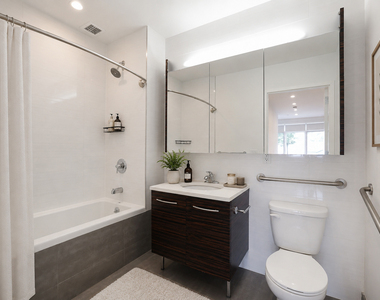 93 Kingsland Avenue - Photo Thumbnail 3