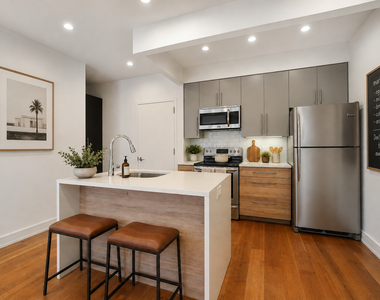93 Kingsland Avenue - Photo Thumbnail 1