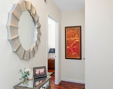 52 E End Avenue - Photo Thumbnail 3