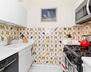 52 E End Avenue - Photo Thumbnail 2