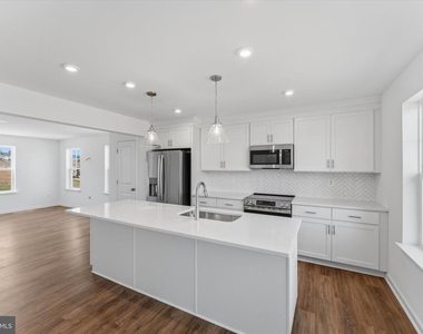 501 Fontana Circle - Photo Thumbnail 4