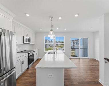 501 Fontana Circle - Photo Thumbnail 6