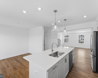 501 Fontana Circle - Photo Thumbnail 5