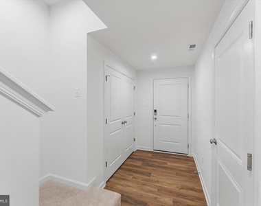 501 Fontana Circle - Photo Thumbnail 24